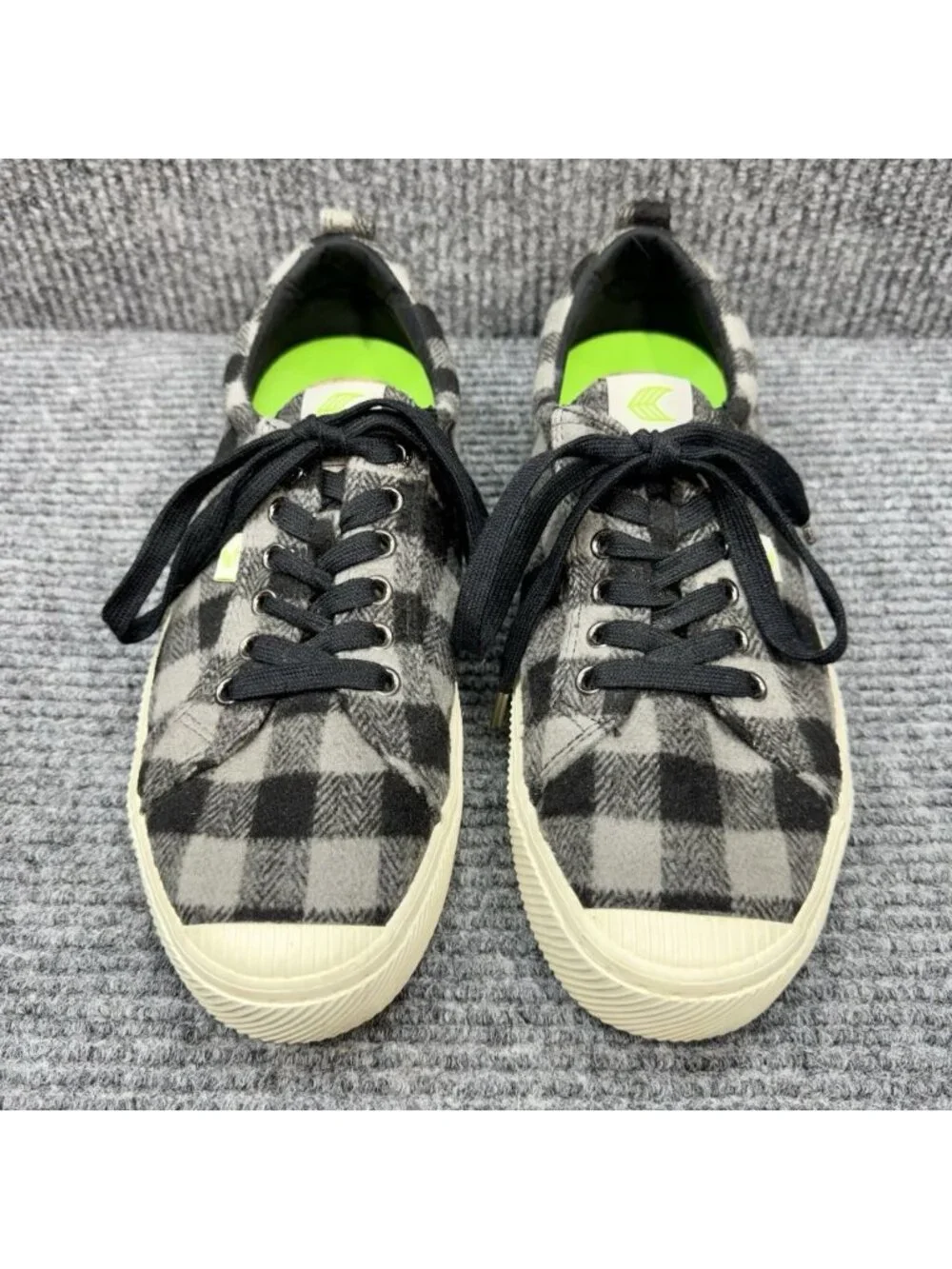 Cariuma Plaid Sneakers Mens 10.5 Womens 12 Gray Black Sustainable Bamboo Low Top